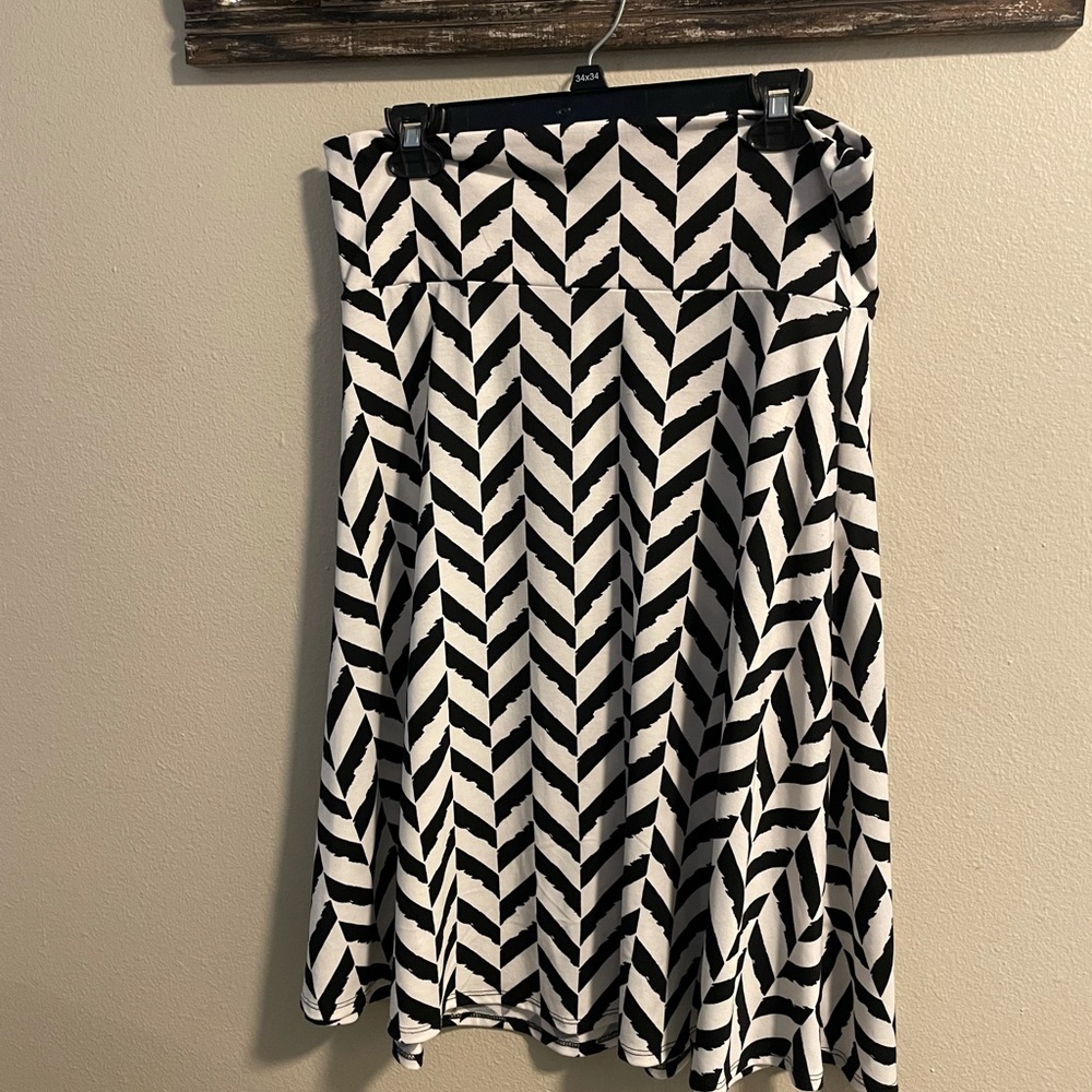 LulaRoe skirt black and white